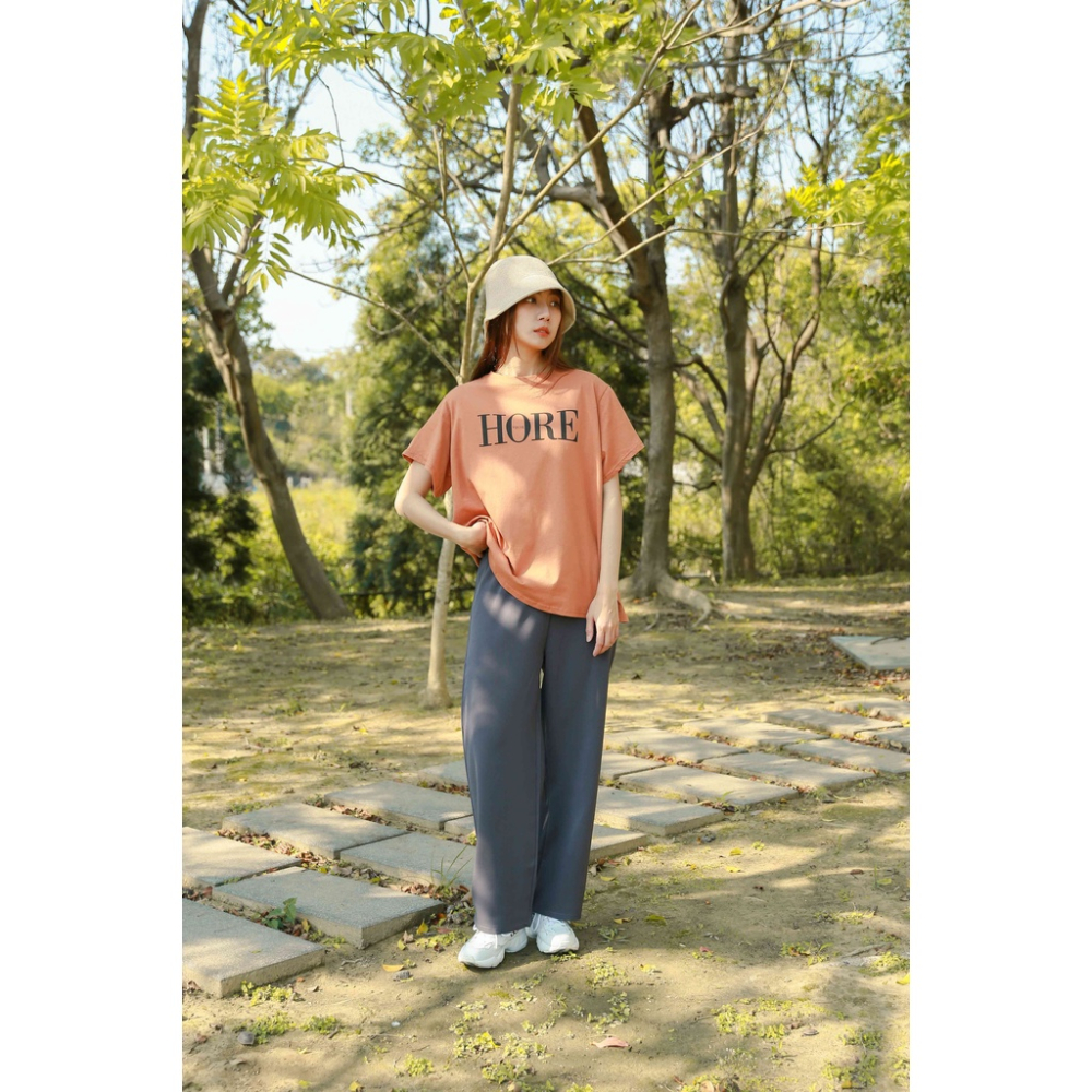 【Our Studio】HORE 字母Tee 白色 焦糖色(現貨)-細節圖4