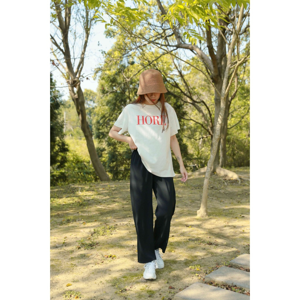 【Our Studio】HORE 字母Tee 白色 焦糖色(現貨)-細節圖8
