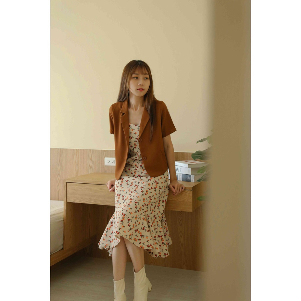 【Our Studio】燈芯絨吊帶碎花魚尾洋裝 杏底橙花(現貨)-細節圖2