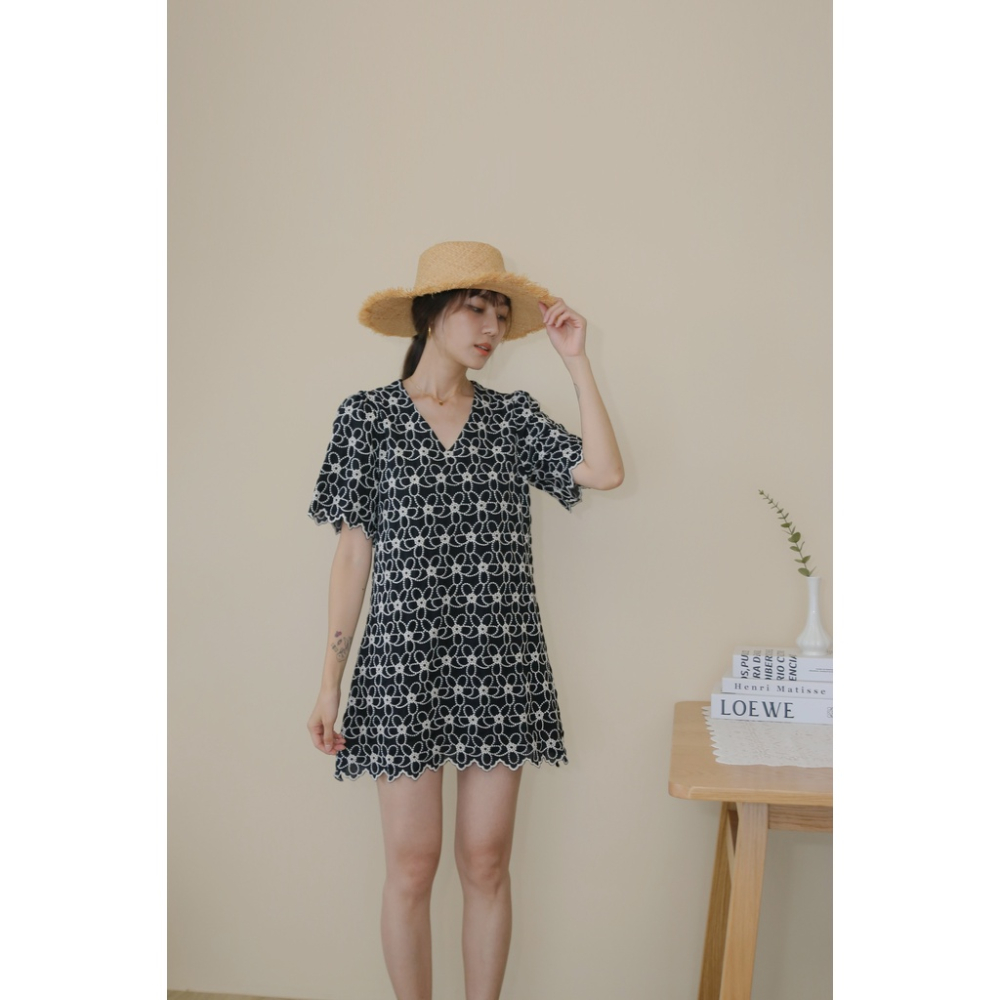 【Our Studio】小浪漫復古刺繡花朵花邊短洋裝 黑色(現貨)-細節圖5