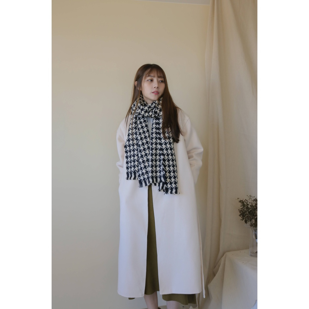 【Our Studio】百搭千鳥格仿羊絨圍巾 可可色 黑色(現貨)-細節圖3