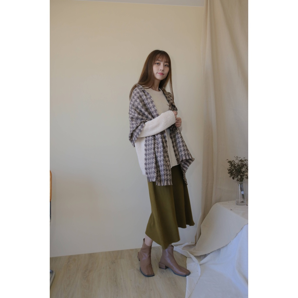 【Our Studio】百搭千鳥格仿羊絨圍巾 可可色 黑色(現貨)-細節圖5