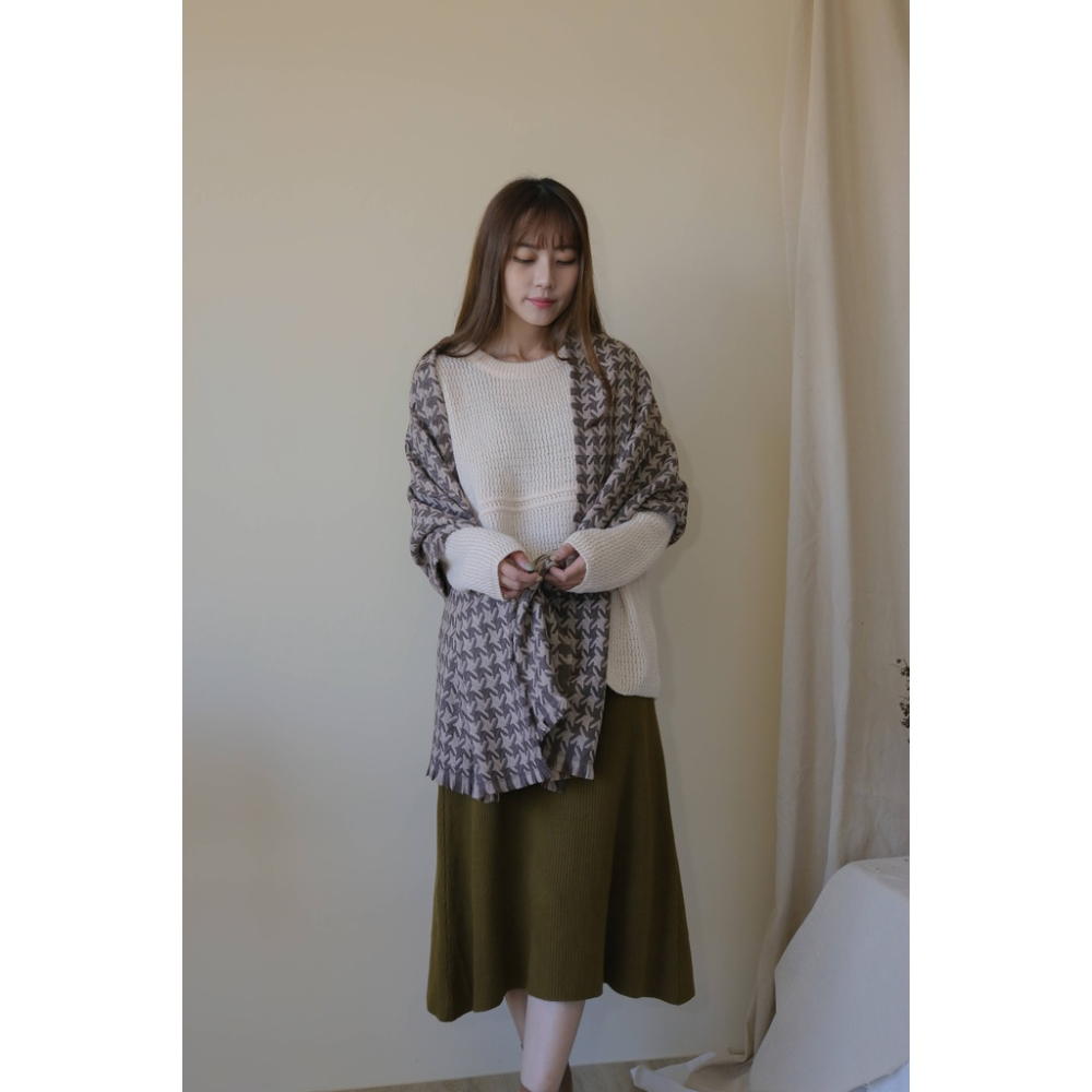 【Our Studio】百搭千鳥格仿羊絨圍巾 可可色 黑色(現貨)-細節圖6