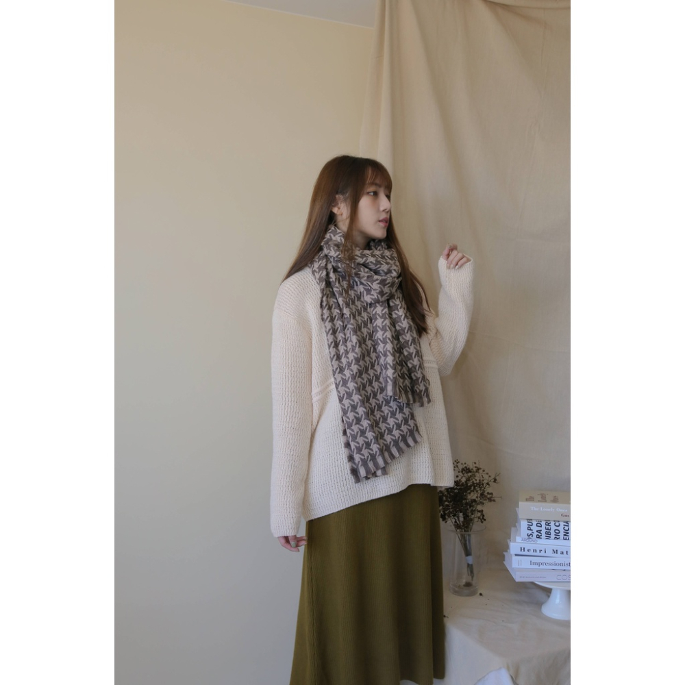 【Our Studio】百搭千鳥格仿羊絨圍巾 可可色 黑色(現貨)-細節圖7