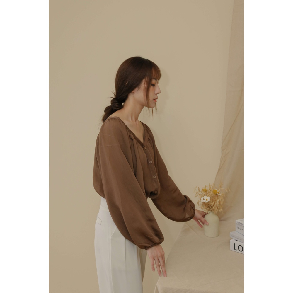 【Our Studio】入秋薄款燈籠袖上衣 白色 奶油綠色 咖啡色 深藍色(現貨)-細節圖2