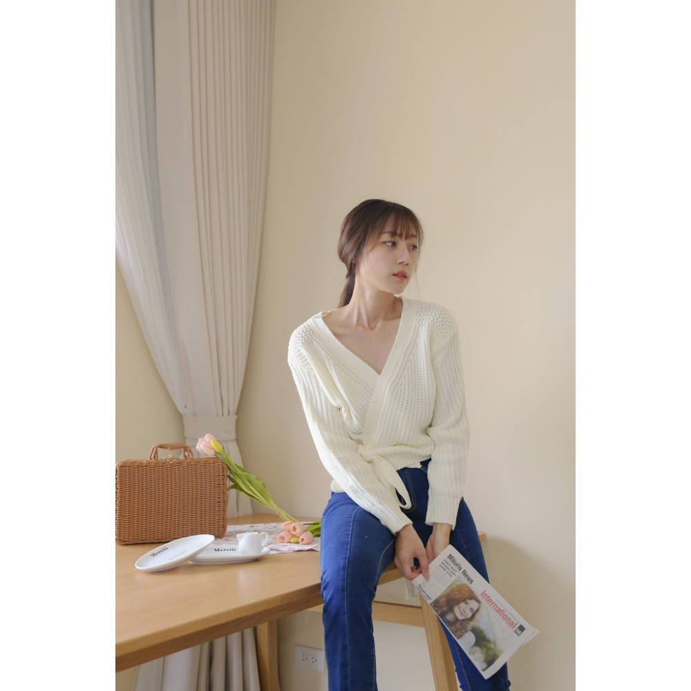 【Our Studio】秋冬寬鬆小性感粗針織綁帶上衣 米白色 香芋紫色 檸檬黃色 黑色(現貨)-細節圖2