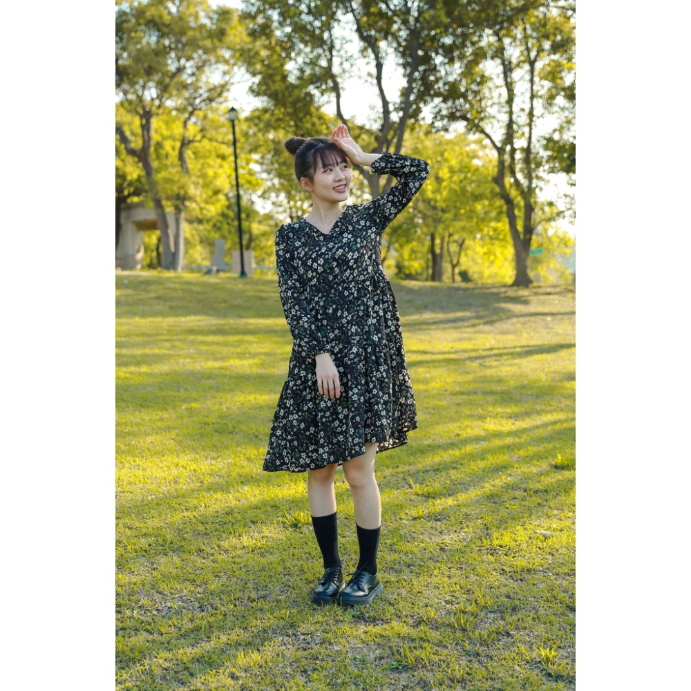 【Our Studio】法式復古小花洋裝 黑底白花(現貨)-細節圖3