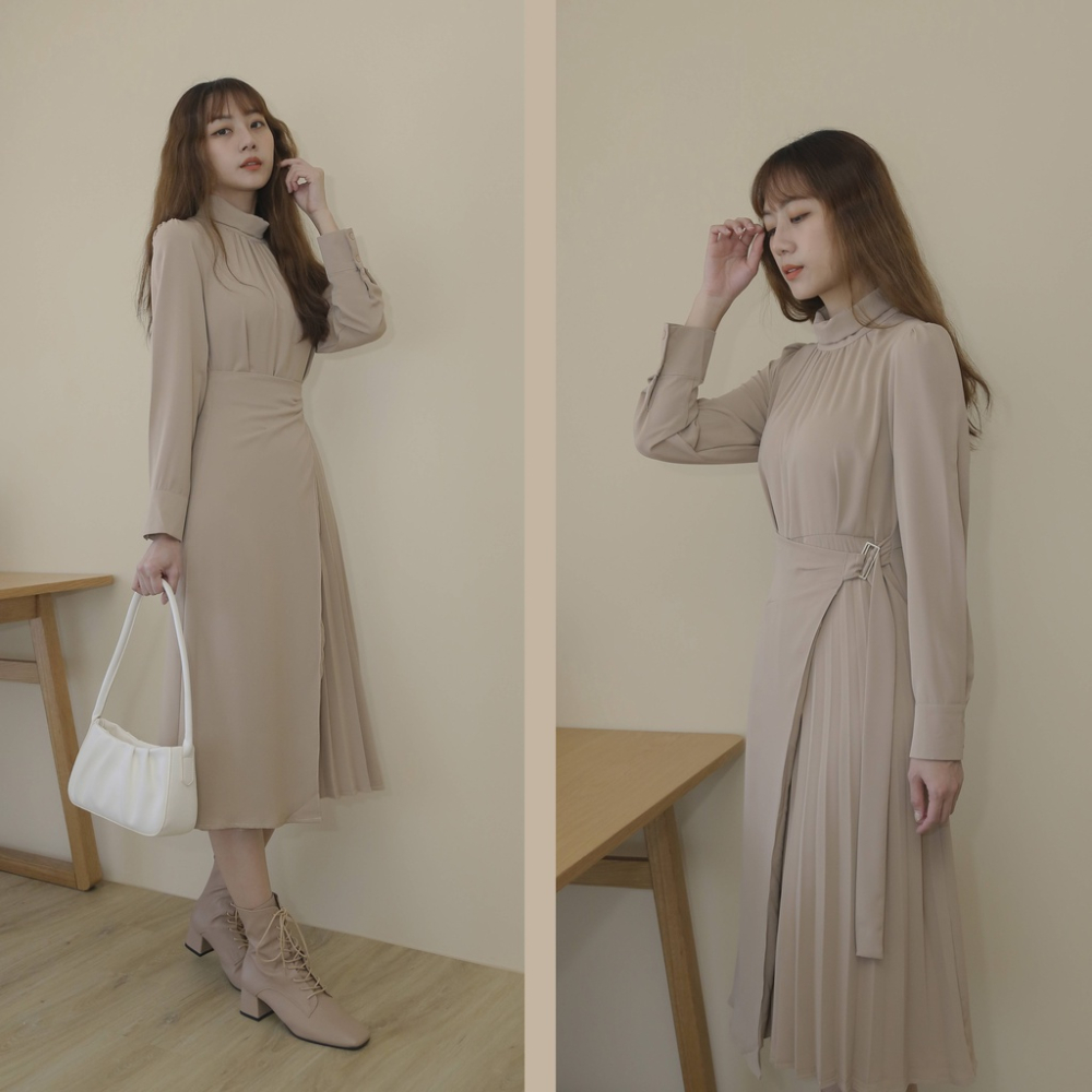 【Our Studio】法式唯美立領腰綁百褶長洋裝 奶茶杏色 黑色(現貨)-細節圖3
