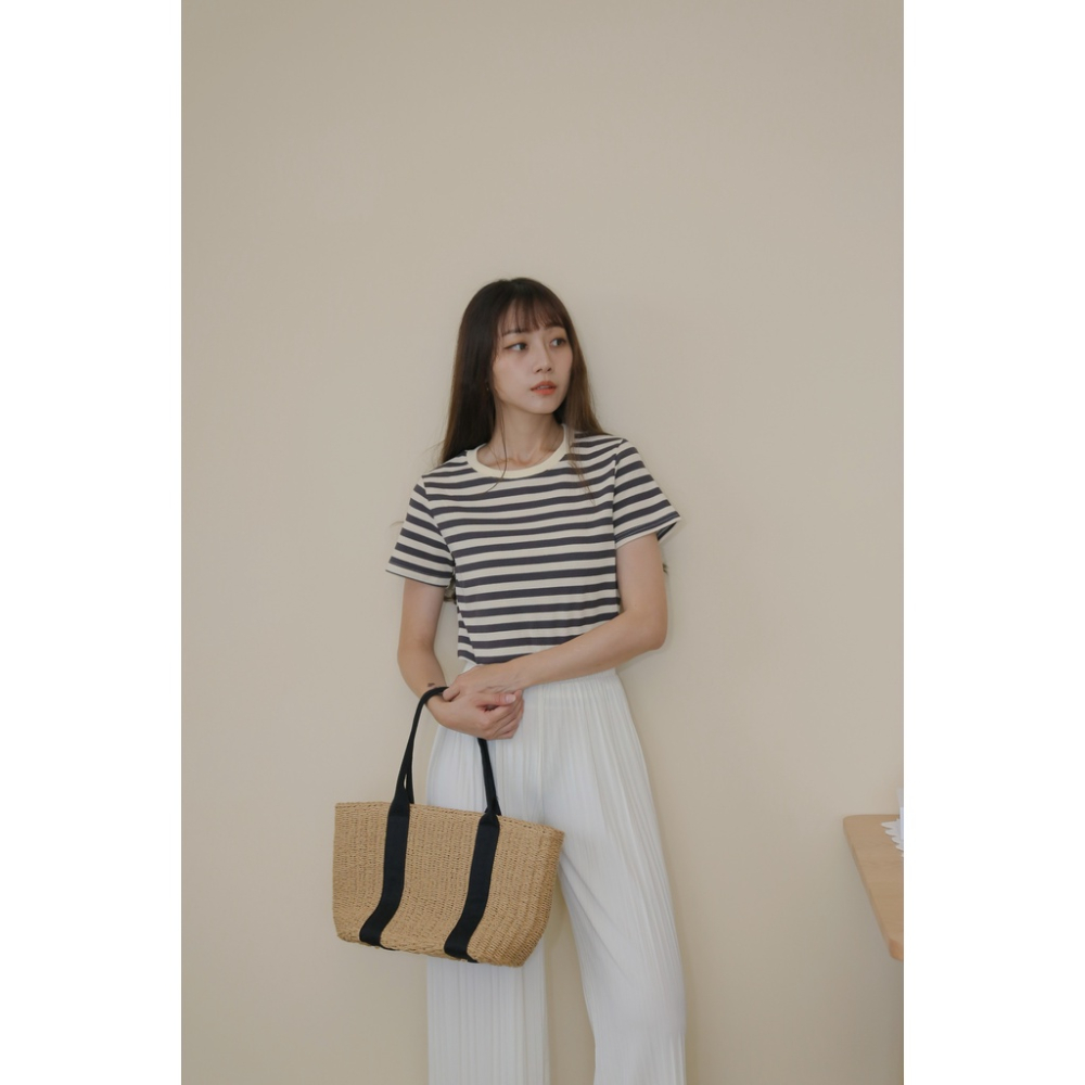 【Our Studio】圓領休閒粗條紋短袖上衣 可可色 深灰色 黑色(現貨)-細節圖4