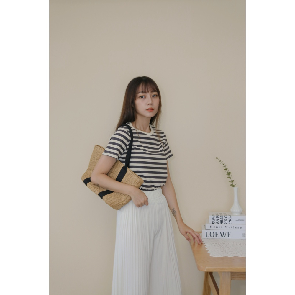 【Our Studio】圓領休閒粗條紋短袖上衣 可可色 深灰色 黑色(現貨)-細節圖5