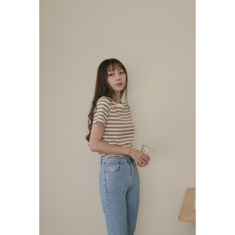 【Our Studio】圓領休閒粗條紋短袖上衣 可可色 深灰色 黑色(現貨)-細節圖9
