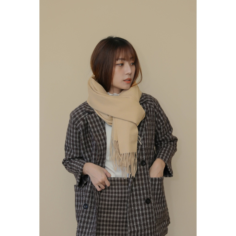 【Our Studio】溫柔多色仿羊絨保暖圍巾 可可色 奶茶色 奶白色 深咖色 黑色 駝色(現貨)-細節圖5