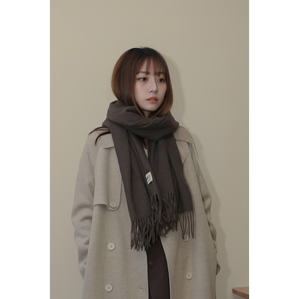 【Our Studio】溫柔多色仿羊絨保暖圍巾 可可色 奶茶色 奶白色 深咖色 黑色 駝色(現貨)-細節圖8
