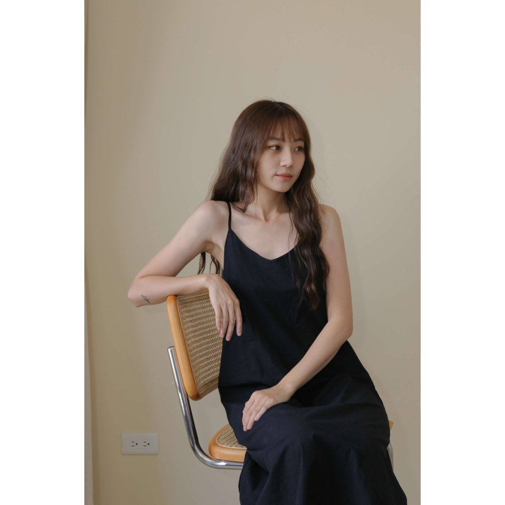 【Our Studio】V領麻料連身洋裝 杏色 黑色(現貨)-細節圖6