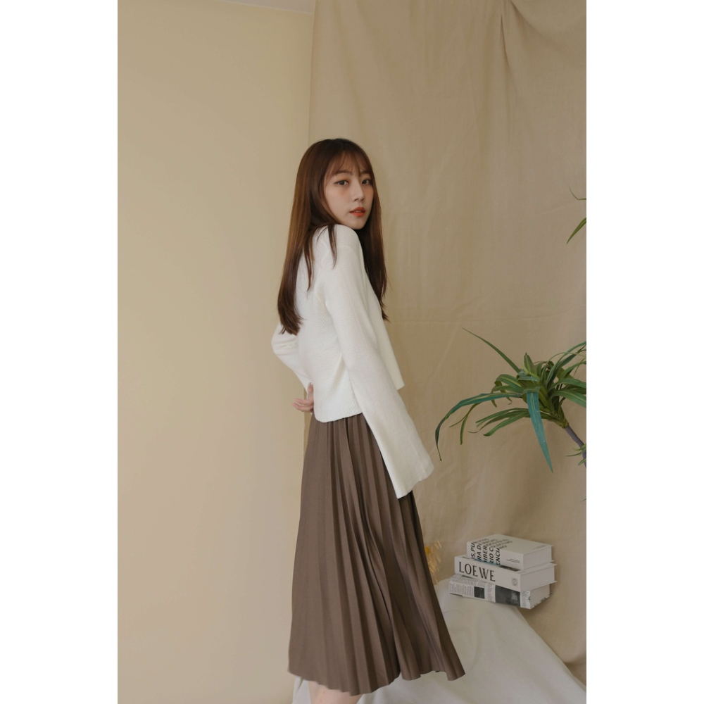 【Our Studio】唯美秋色百褶中長裙 膚杏色 摩卡色 橄欖綠色 白杏色(現貨)-細節圖9