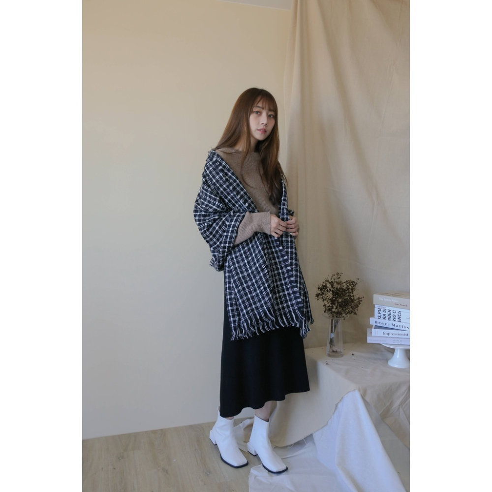 【Our Studio】鬚邊復古小格子圍巾 杏色 黑色(現貨)-細節圖2