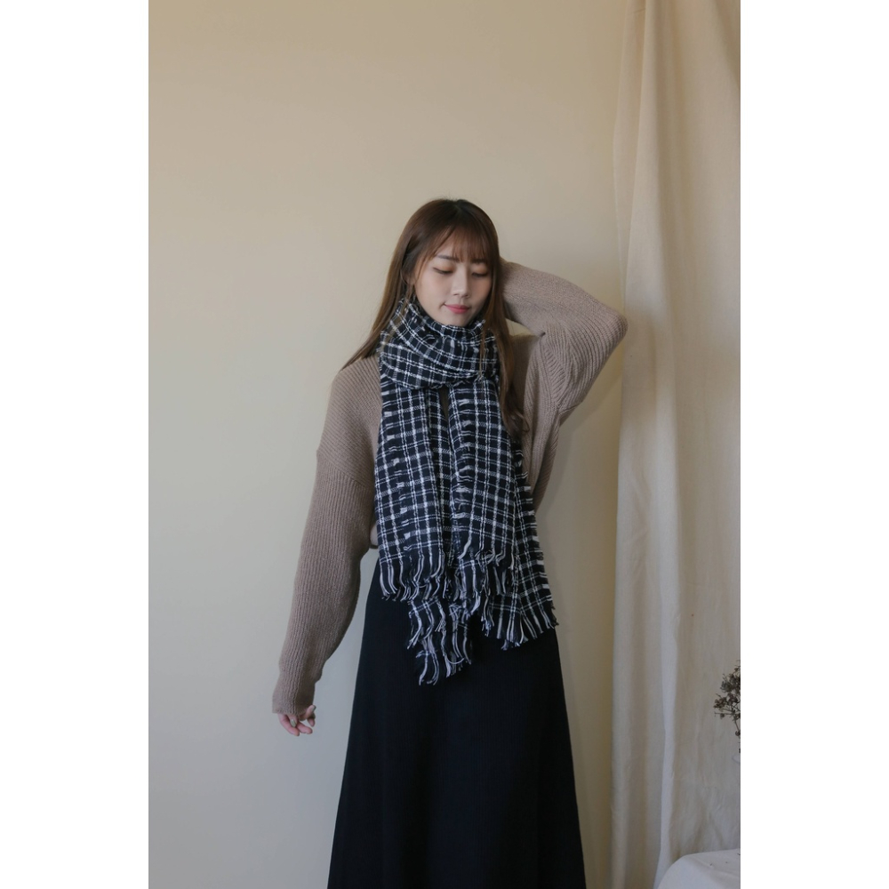 【Our Studio】鬚邊復古小格子圍巾 杏色 黑色(現貨)-細節圖4