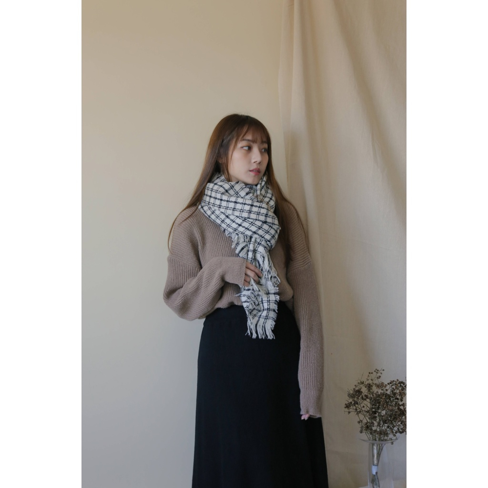 【Our Studio】鬚邊復古小格子圍巾 杏色 黑色(現貨)-細節圖6