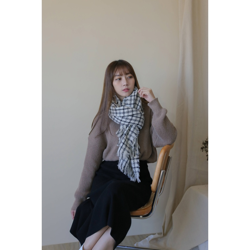 【Our Studio】鬚邊復古小格子圍巾 杏色 黑色(現貨)-細節圖7