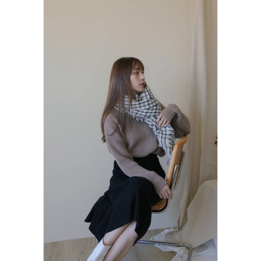 【Our Studio】鬚邊復古小格子圍巾 杏色 黑色(現貨)-細節圖8