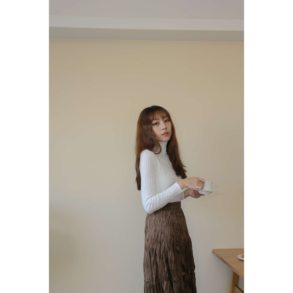 【Our Studio】氛圍感紋路堆堆領上衣 白色 拿鐵色 深咖色(現貨)-細節圖7