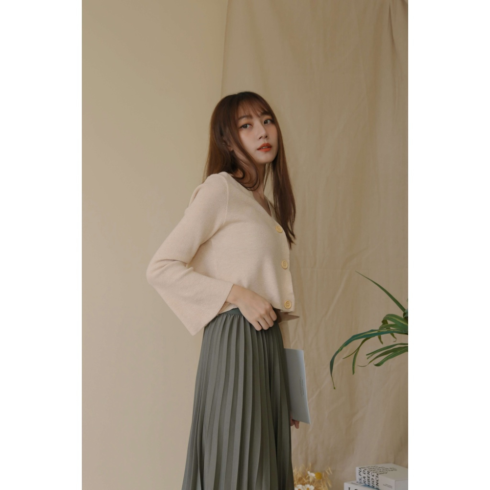 【Our Studio】日常柔色寬袖針織木釦外套 白色 膚杏色(現貨)-細節圖2