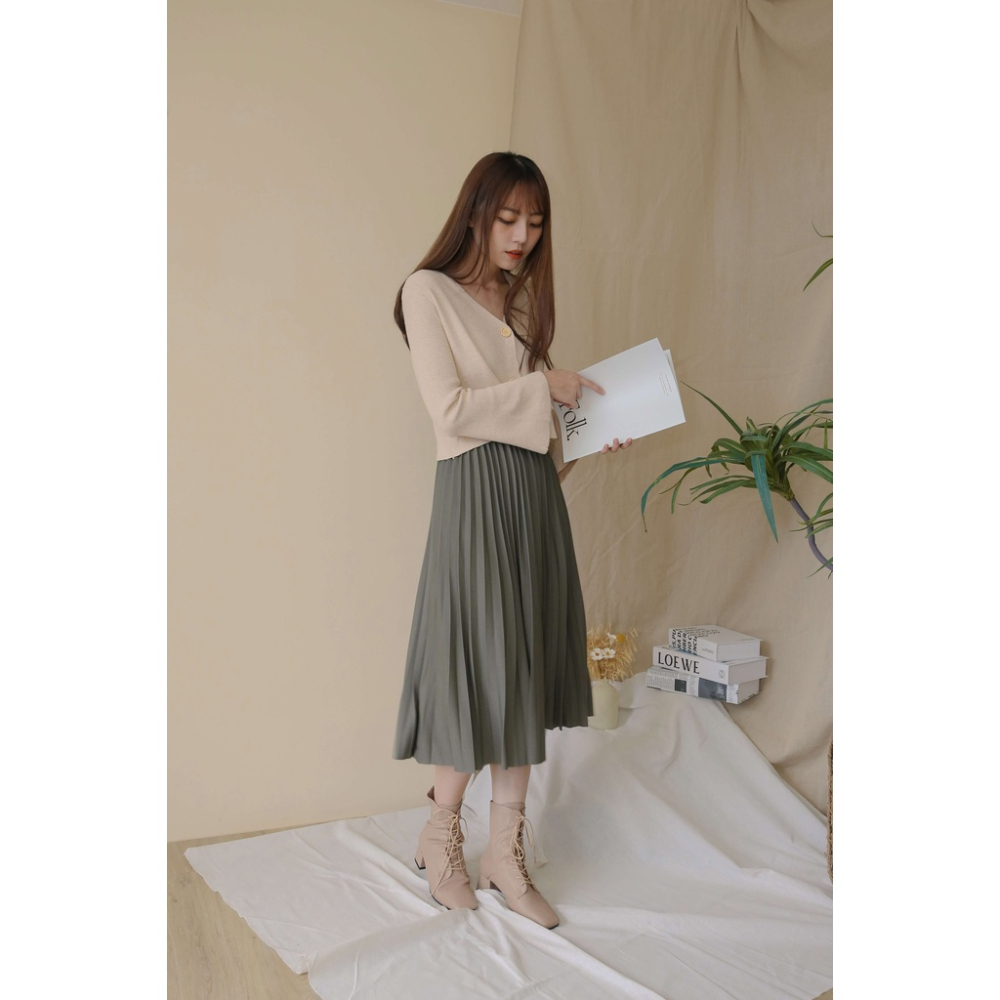 【Our Studio】日常柔色寬袖針織木釦外套 白色 膚杏色(現貨)-細節圖3