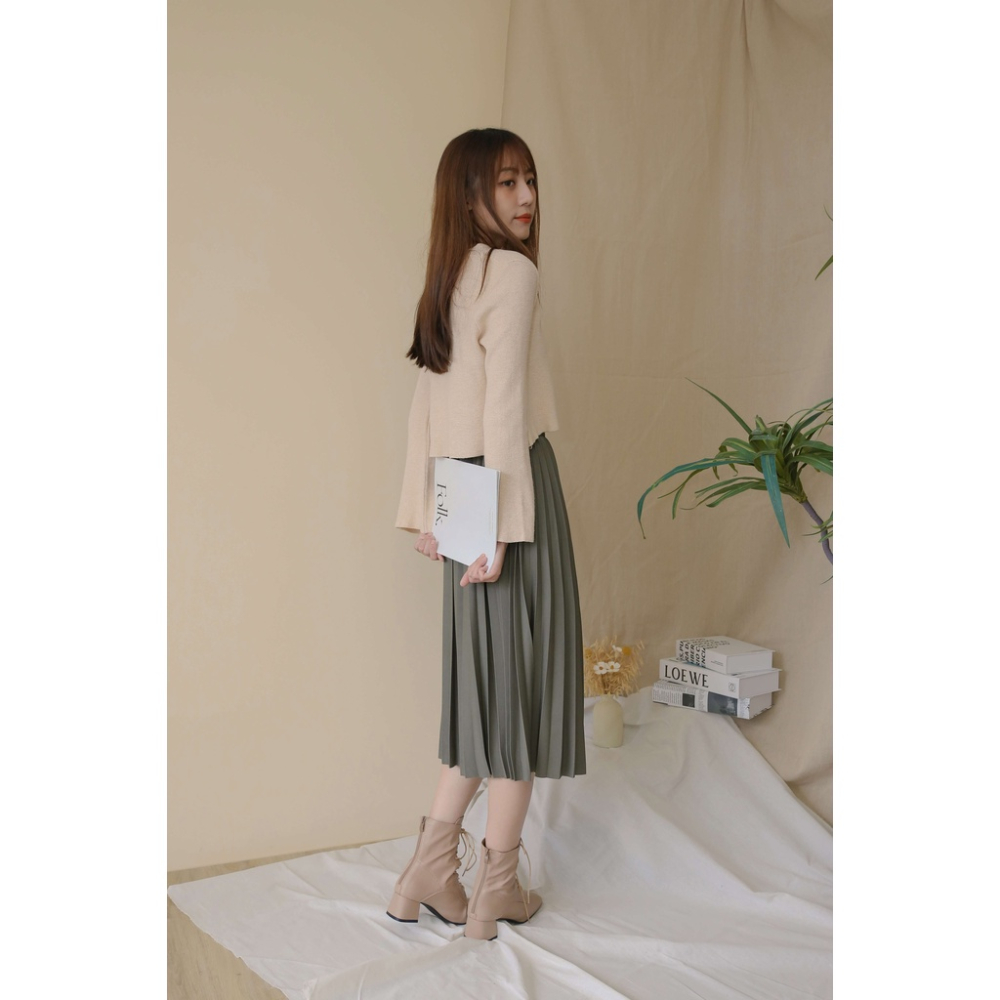 【Our Studio】日常柔色寬袖針織木釦外套 白色 膚杏色(現貨)-細節圖5