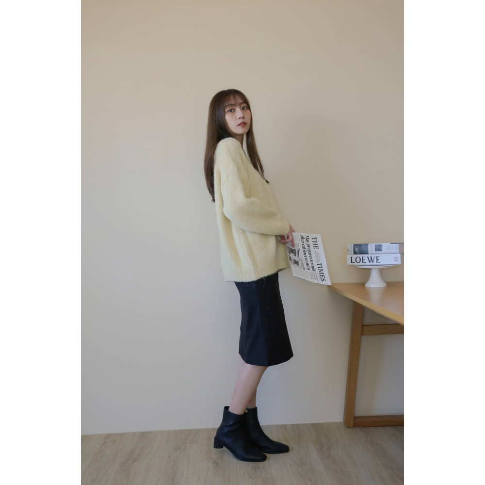 【Our Studio】質感柔軟長袖毛衣 米白色 淡黃色 灰色(現貨)-細節圖9