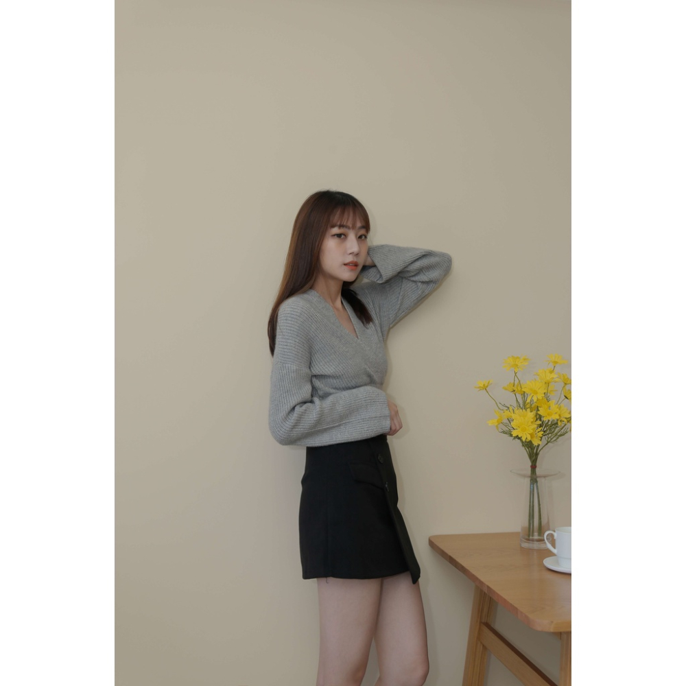 【Our Studio】V領落肩粗針織上衣 灰色 杏色(現貨)-細節圖9