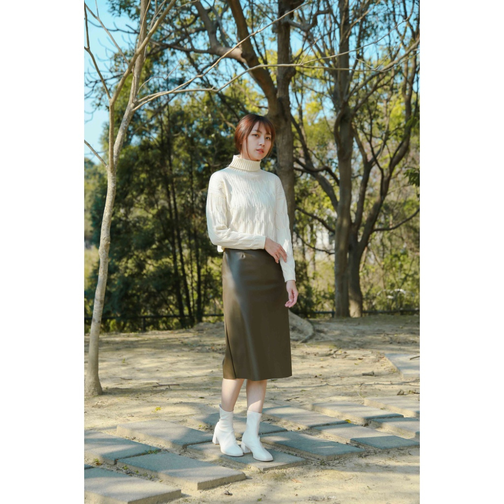 【Our Studio】質感高腰後開衩皮長裙 黑色 摩卡色(現貨)-細節圖2