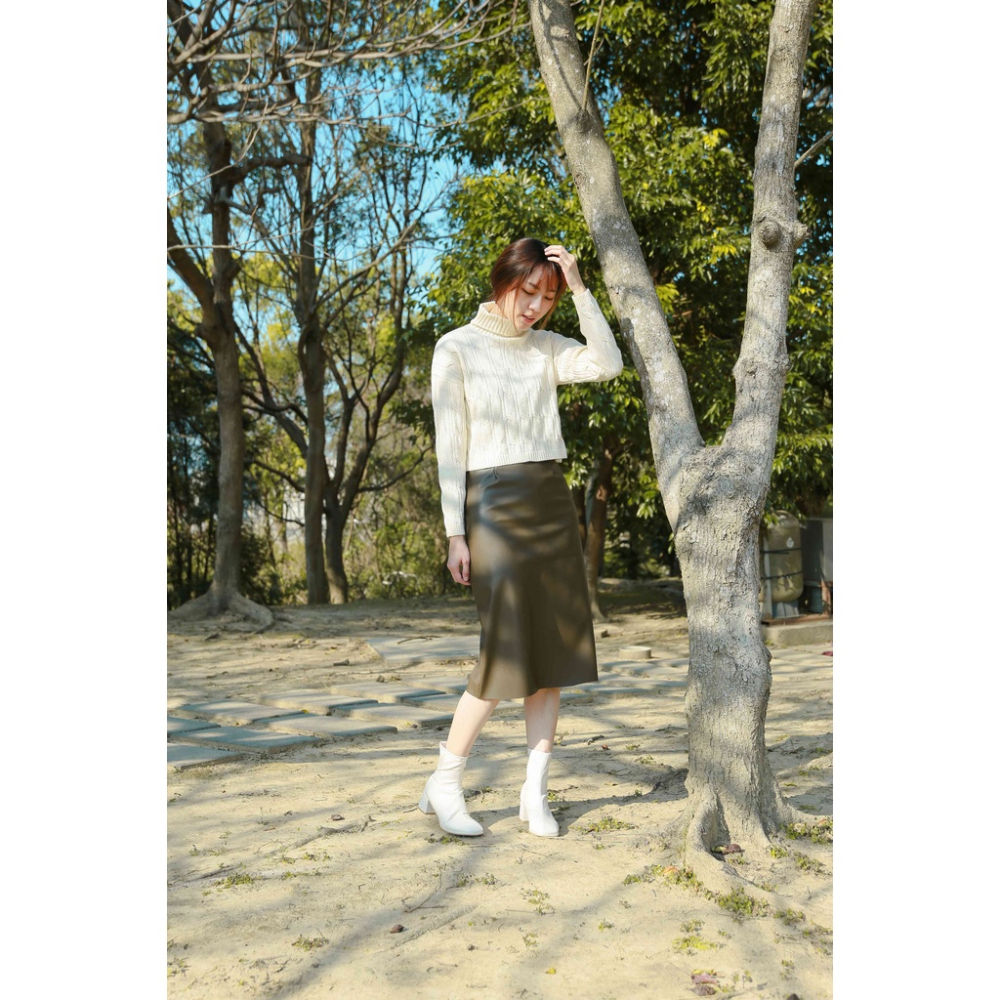 【Our Studio】質感高腰後開衩皮長裙 黑色 摩卡色(現貨)-細節圖5
