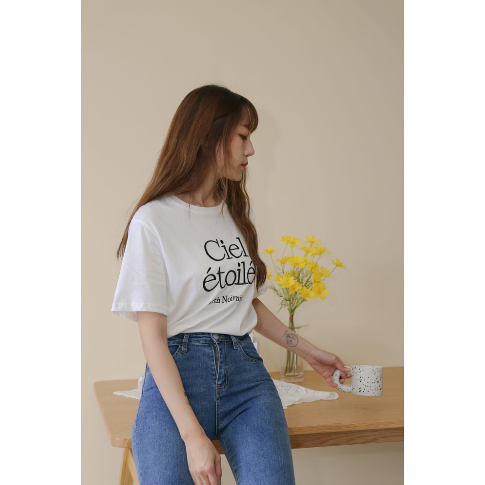 【Our Studio】立體刺繡短袖字母Tee 白底黑字 白底藍字(現貨)-細節圖2