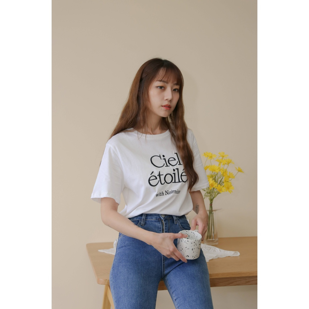 【Our Studio】立體刺繡短袖字母Tee 白底黑字 白底藍字(現貨)-細節圖4