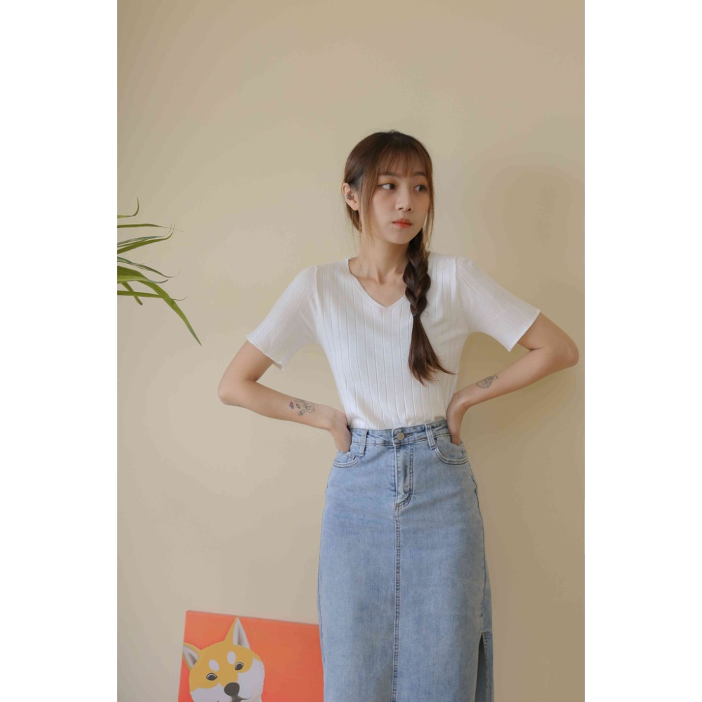 【Our Studio】下襬不規則側開衩高腰牛仔裙 白色 藍色(現貨)-細節圖5