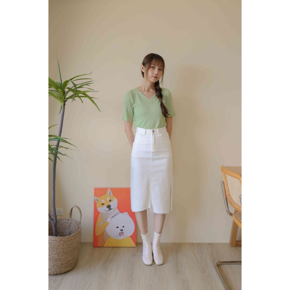 【Our Studio】下襬不規則側開衩高腰牛仔裙 白色 藍色(現貨)-細節圖7