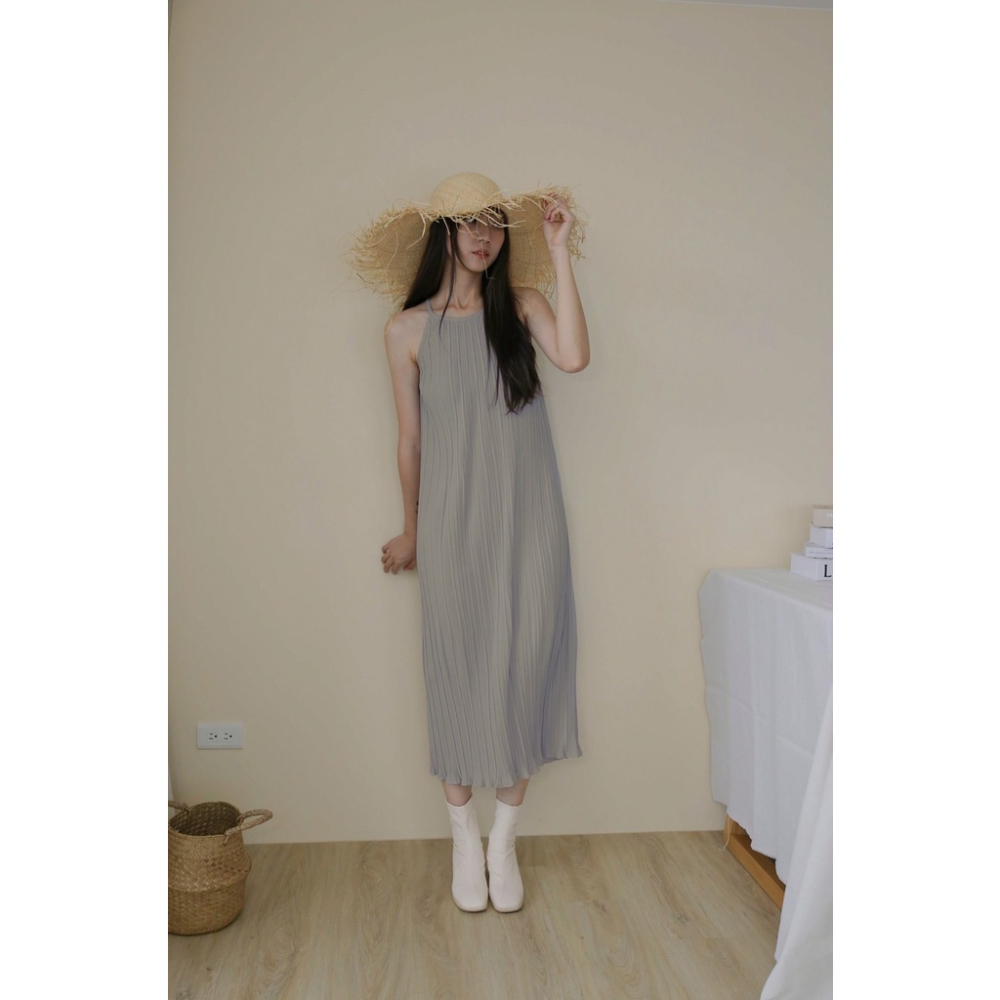 【Our Studio】細肩帶削肩百褶長洋裝 黑色 灰色 乾燥粉色 拿鐵色(現貨)-細節圖8