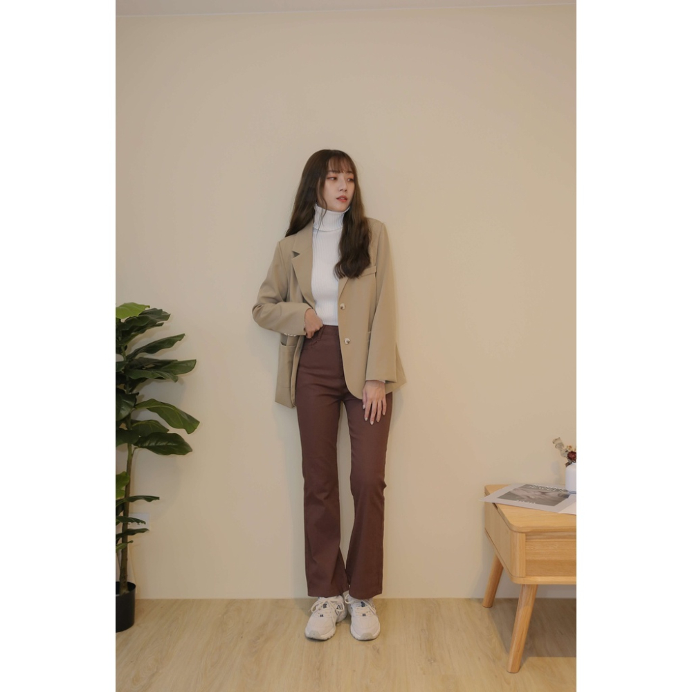 【Our Studio】舒適彈性微喇叭長褲 棕色 黑色(現貨)-細節圖2