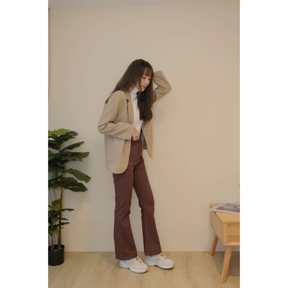 【Our Studio】舒適彈性微喇叭長褲 棕色 黑色(現貨)-細節圖3