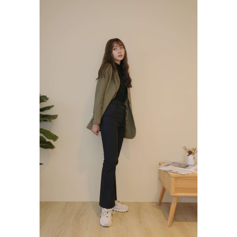 【Our Studio】舒適彈性微喇叭長褲 棕色 黑色(現貨)-細節圖7