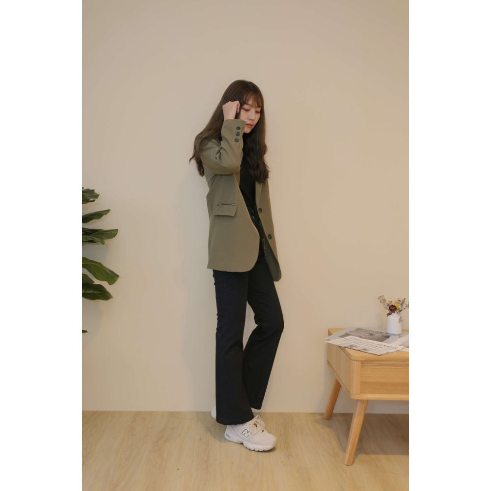 【Our Studio】舒適彈性微喇叭長褲 棕色 黑色(現貨)-細節圖8