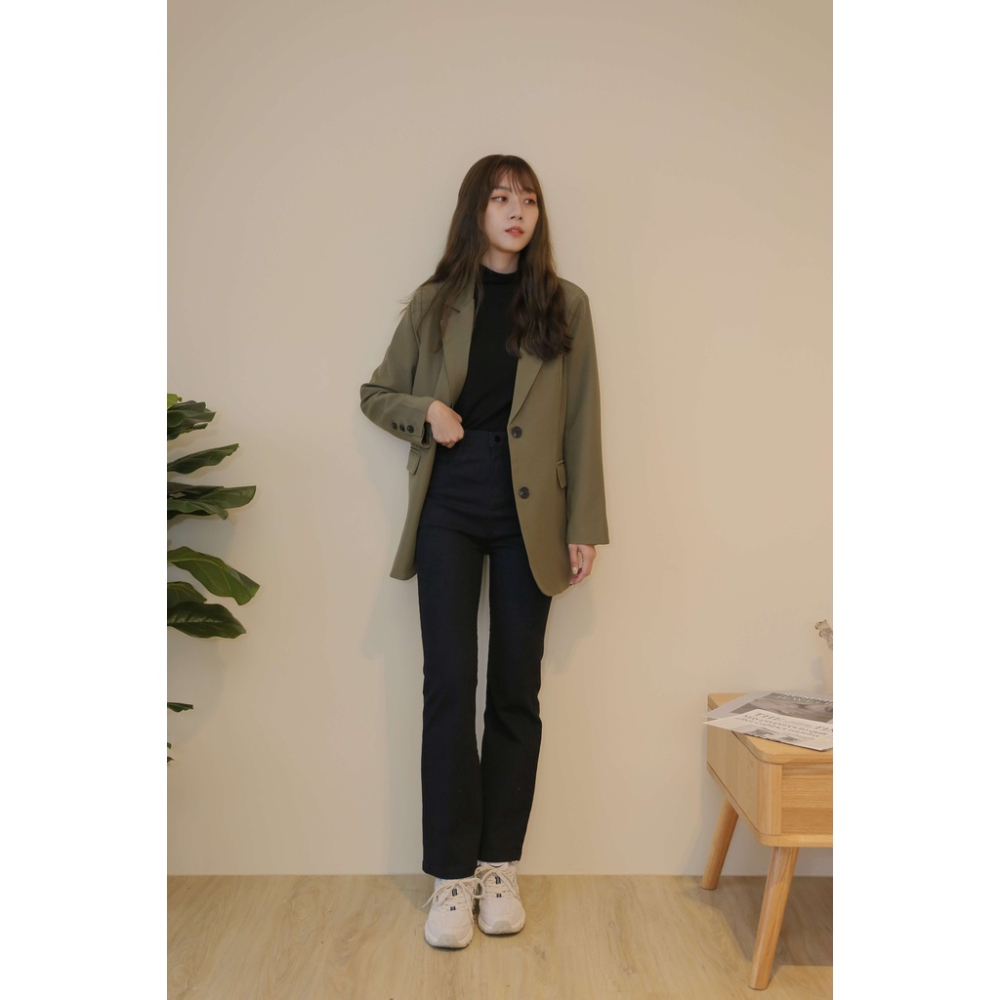 【Our Studio】舒適彈性微喇叭長褲 棕色 黑色(現貨)-細節圖9