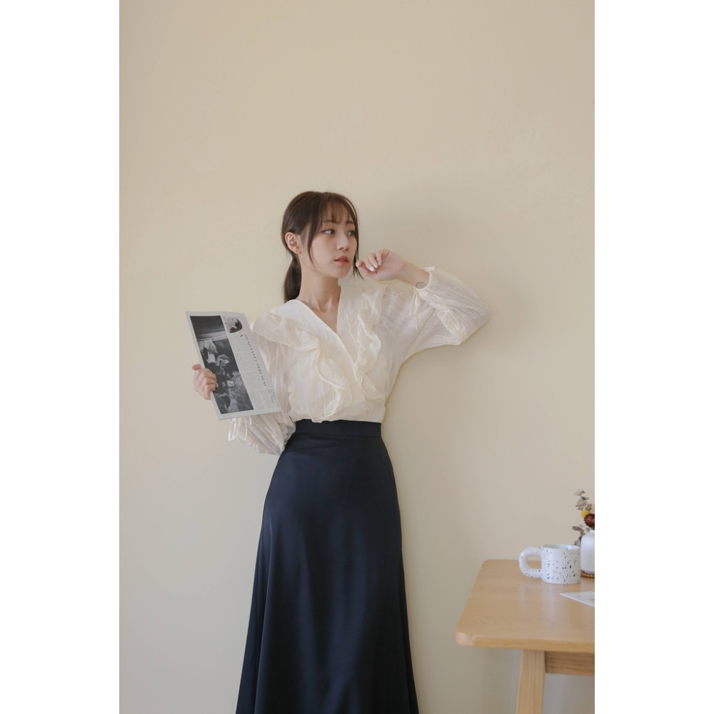 【Our Studio】甜美設計感壓褶荷葉邊透肌上衣 杏色 黑色 乾燥粉色(現貨)-細節圖6