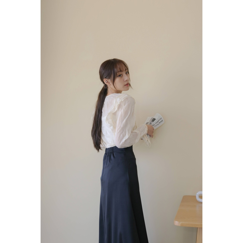 【Our Studio】甜美設計感壓褶荷葉邊透肌上衣 杏色 黑色 乾燥粉色(現貨)-細節圖7