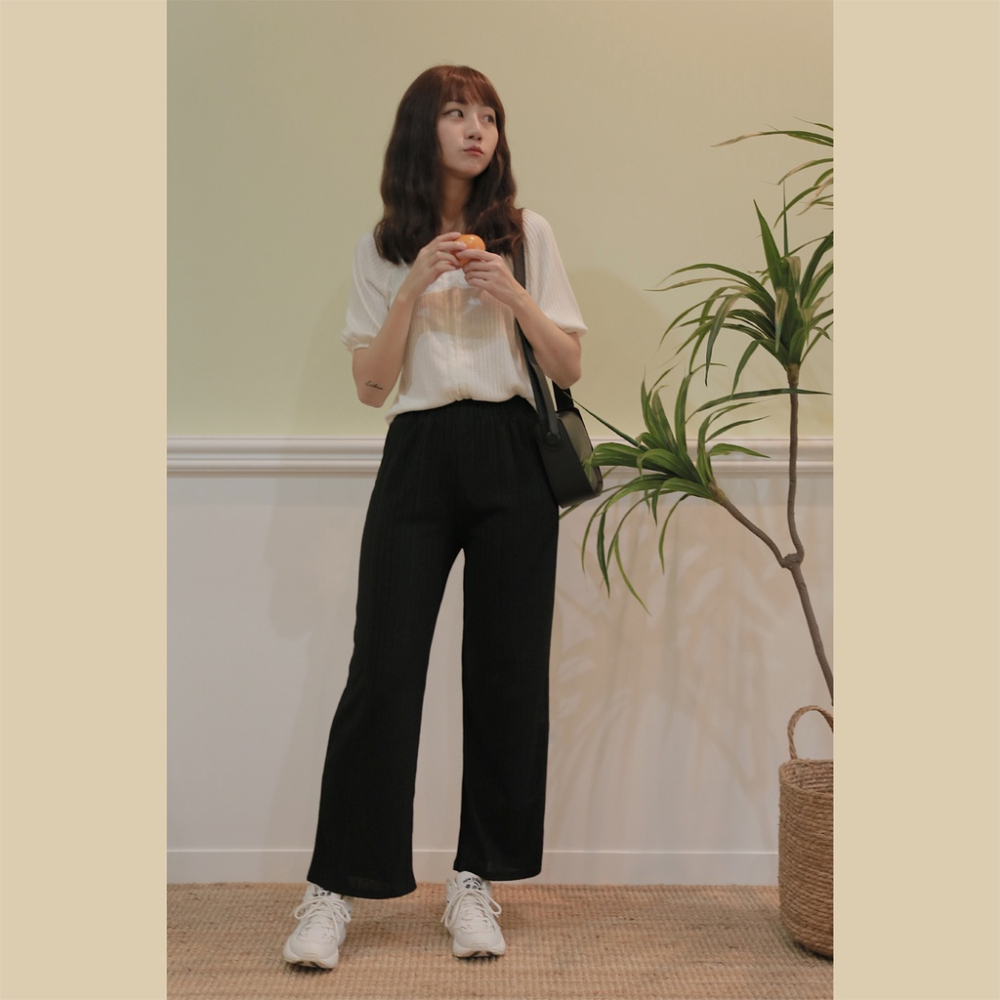 【Our Studio】舒適鬆緊條坑寬褲 黑色 杏色(現貨)-細節圖5