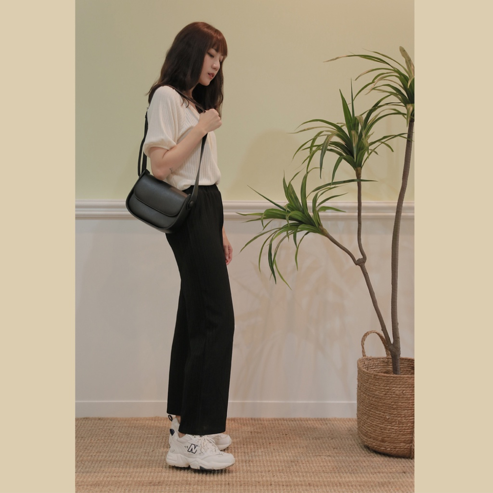 【Our Studio】舒適鬆緊條坑寬褲 黑色 杏色(現貨)-細節圖7