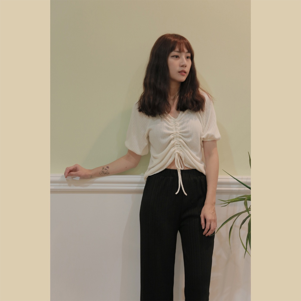 【Our Studio】舒適鬆緊條坑寬褲 黑色 杏色(現貨)-細節圖8