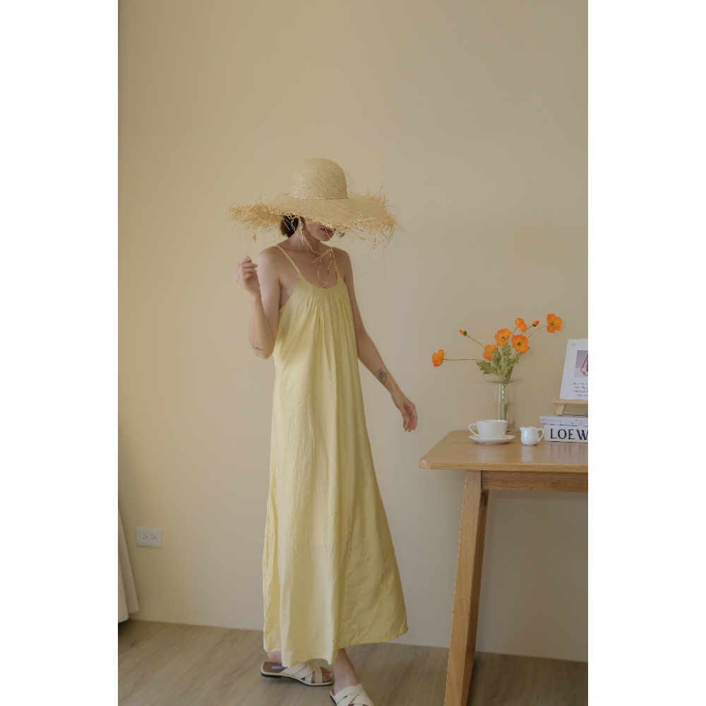 【Our Studio】夏日仙氣小性感露背吊帶長洋裝 鵝黃色(現貨)-細節圖5