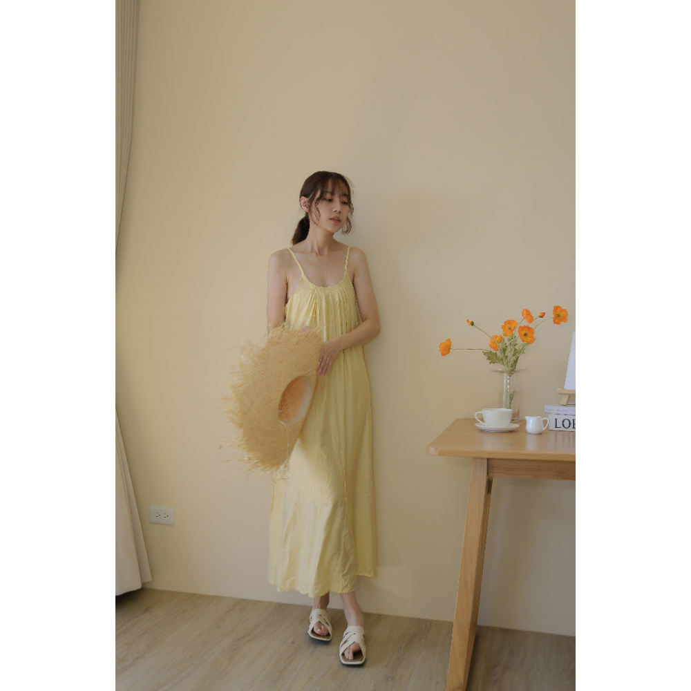 【Our Studio】夏日仙氣小性感露背吊帶長洋裝 鵝黃色(現貨)-細節圖9