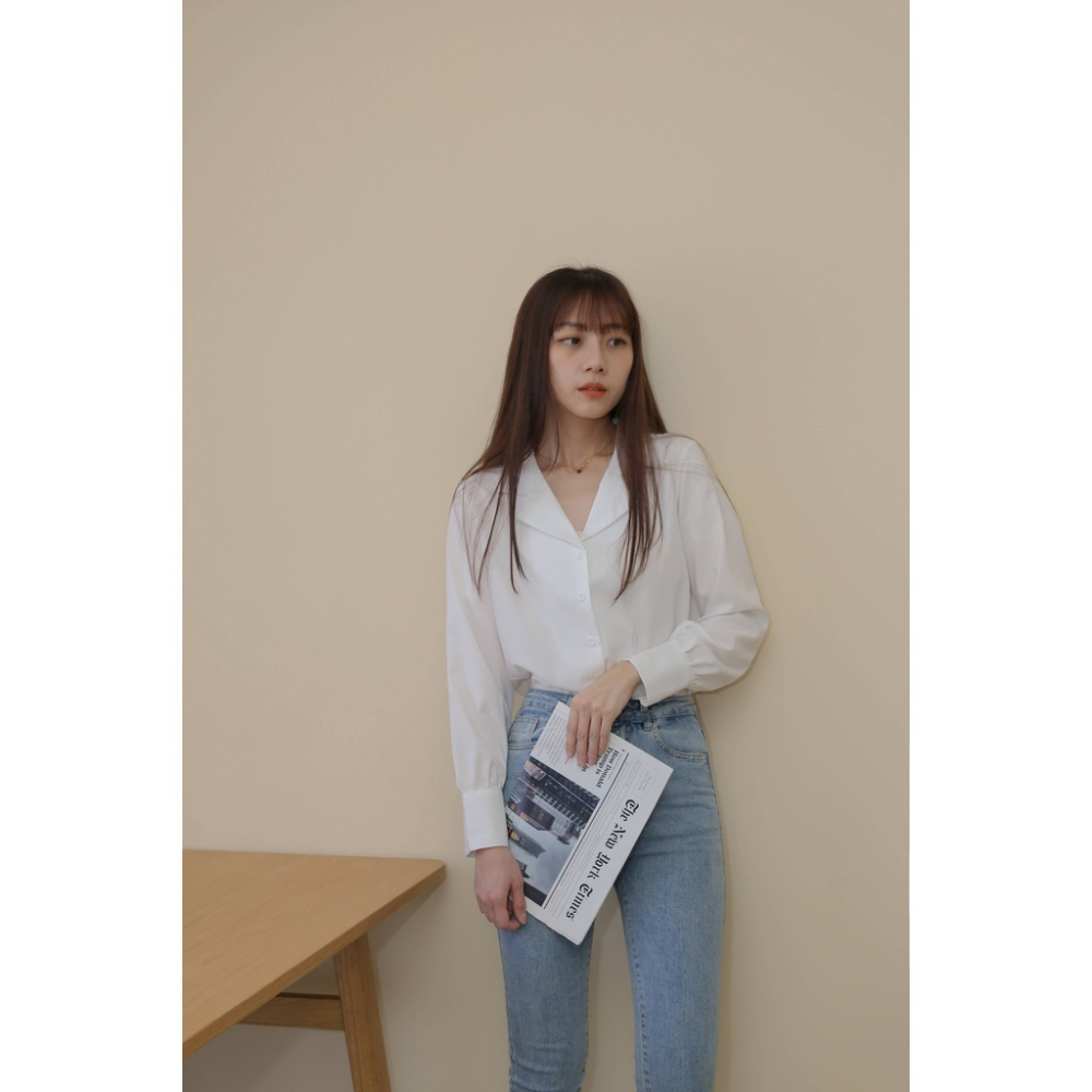 【Our Studio】知性俐落尖領簡約排釦襯衫 白色(現貨)-細節圖7